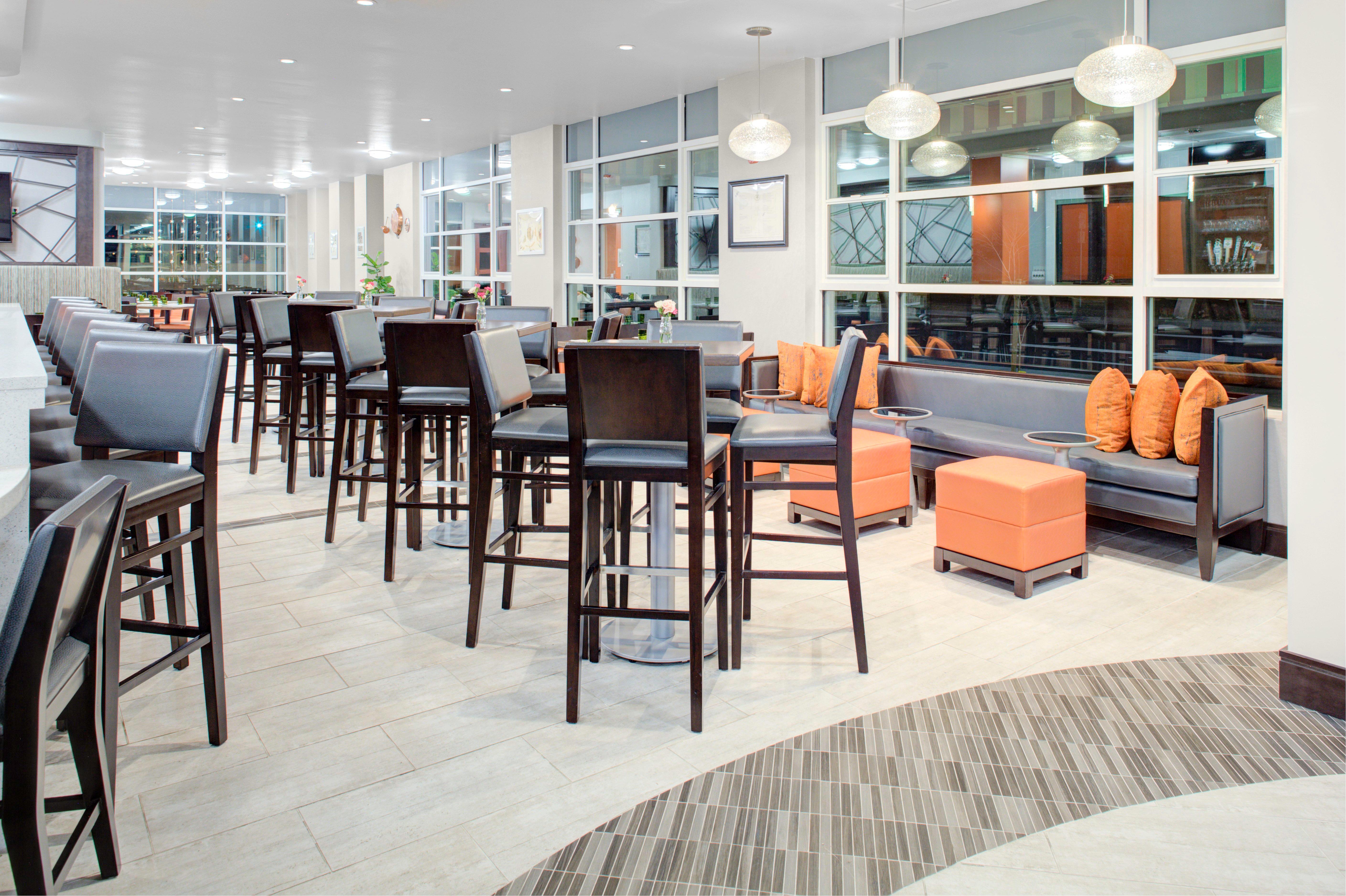 Holiday Inn Windsor - Wine Country By Ihg Экстерьер фото
